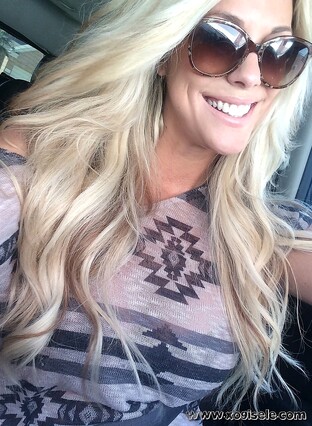 xoGisele shows off her busty body in her summer candids